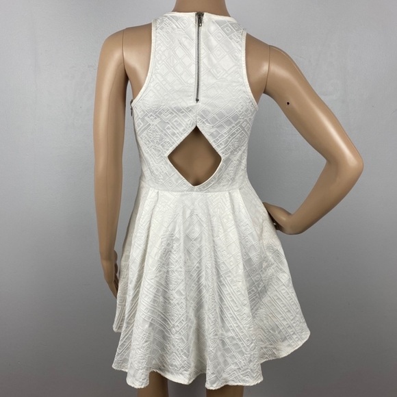 NEW PARKER WHITE TEXTURED FIT-AND-FLARE MINI DRESS - Picture 7 of 8